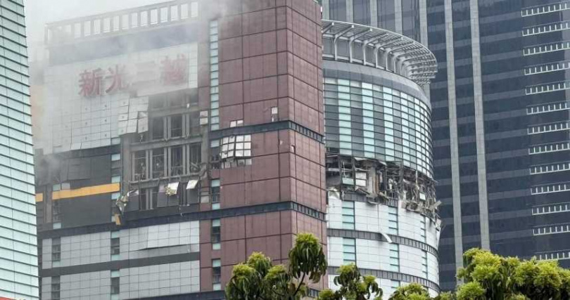 新光三越台中中港店今(13)日中午發生嚴重氣爆事件。(圖/翻攝臉書)
