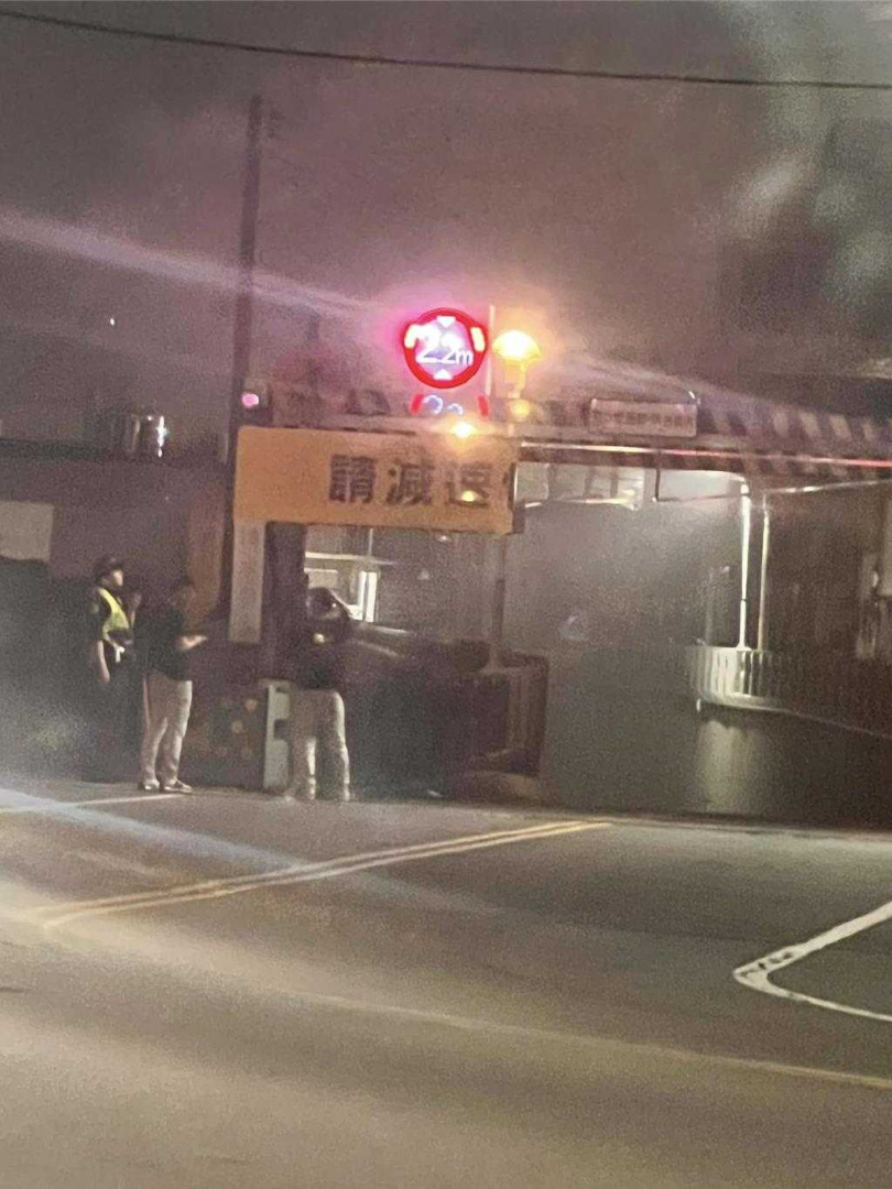 警方獲報到場處理。（圖／摘自臉書社群我愛大甲2）