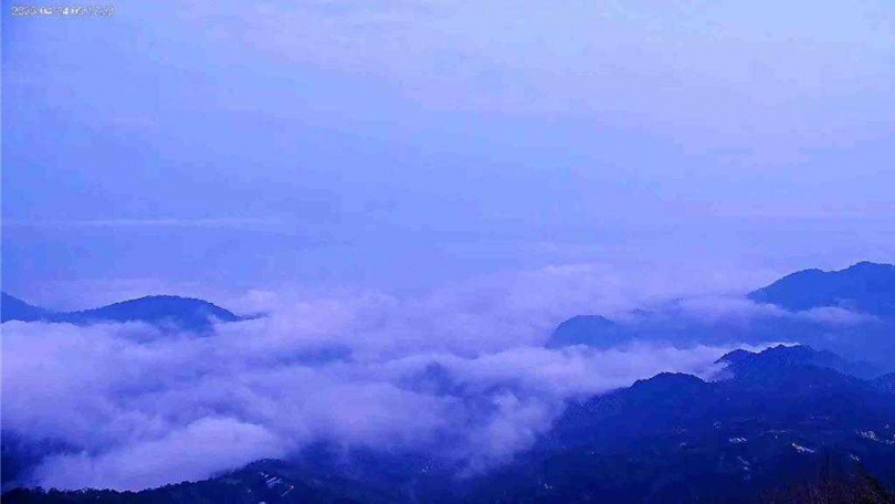 阿里山人氣最高的二延平鏡頭君原本對著雲海，遭人無端轉動。（圖／阿里山管理處提供）