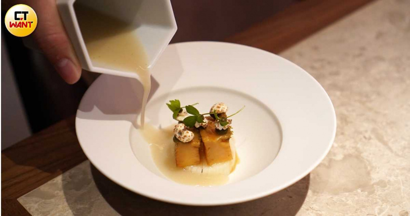 「春雷起」 將閩南地區經典湯品食材升級。（圖／魏妤靜攝）