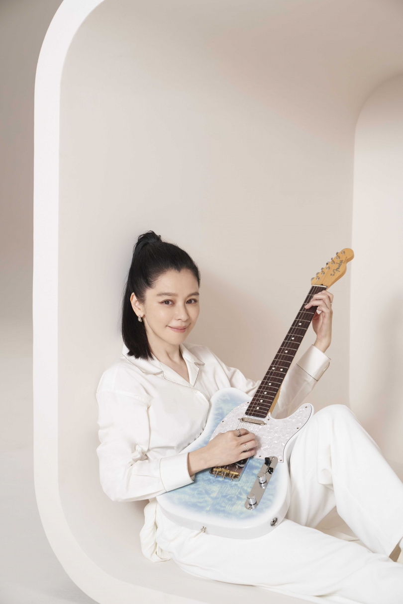 徐若瑄在全白的環境拍攝MV。（圖／IKIGAI提供）