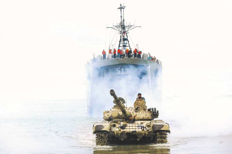 以色列與伊朗軍事衝突升溫,伊朗2022年在阿曼灣沿岸與荷姆茲海峽附近舉行年度演習。(圖/達志/路透社)