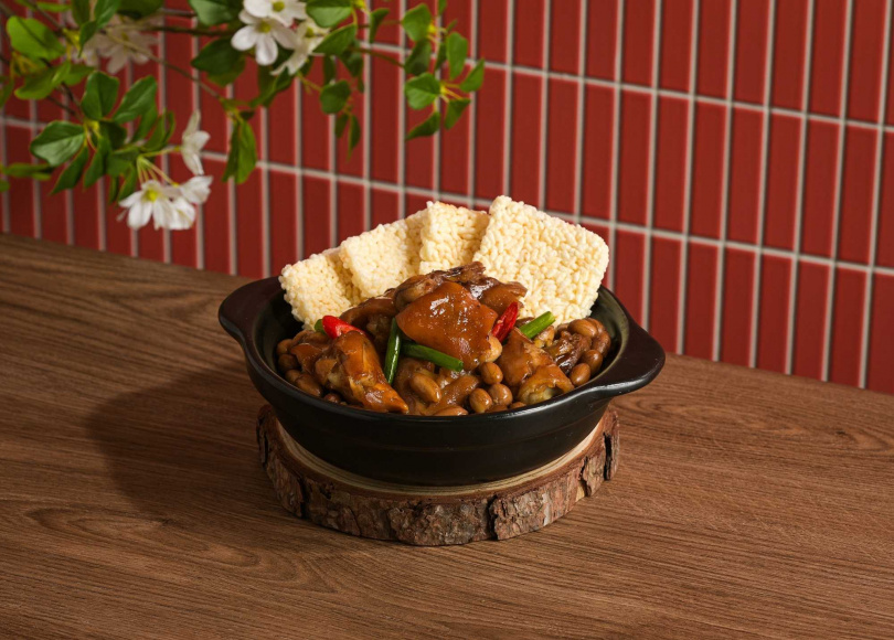 「土豆豬腳爆米香」。（328元，圖／復興北外婆家提供）