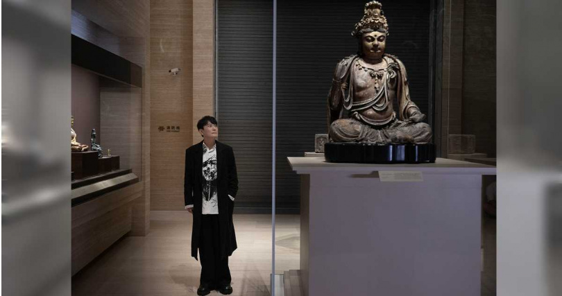 張信哲曾把旗袍捐給博物館。（圖／潮水音樂提供）