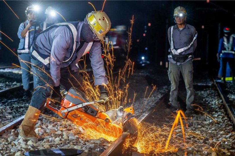 花東鐵路台東至知本段將完成西正線軌道切換，拚2027年底雙軌通車。（圖／翻攝畫面）