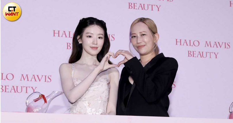 瑪菲司邀來舒華為自家產品代言。（圖／侯世駿攝）