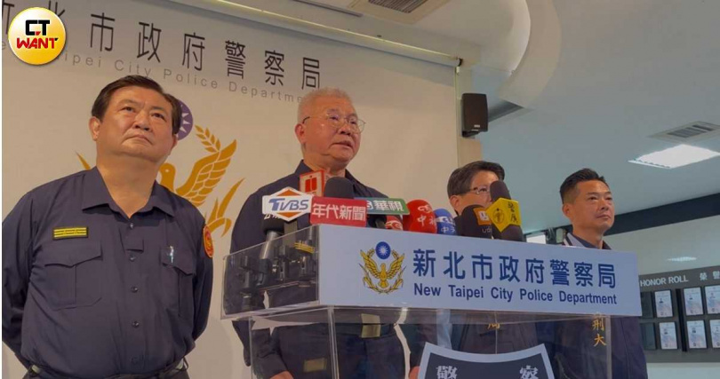 新北市警察局長方仰寧(左2)16日下午召開記者會,強調將一步一腳印追查到底。(圖/陳柔瑜攝)