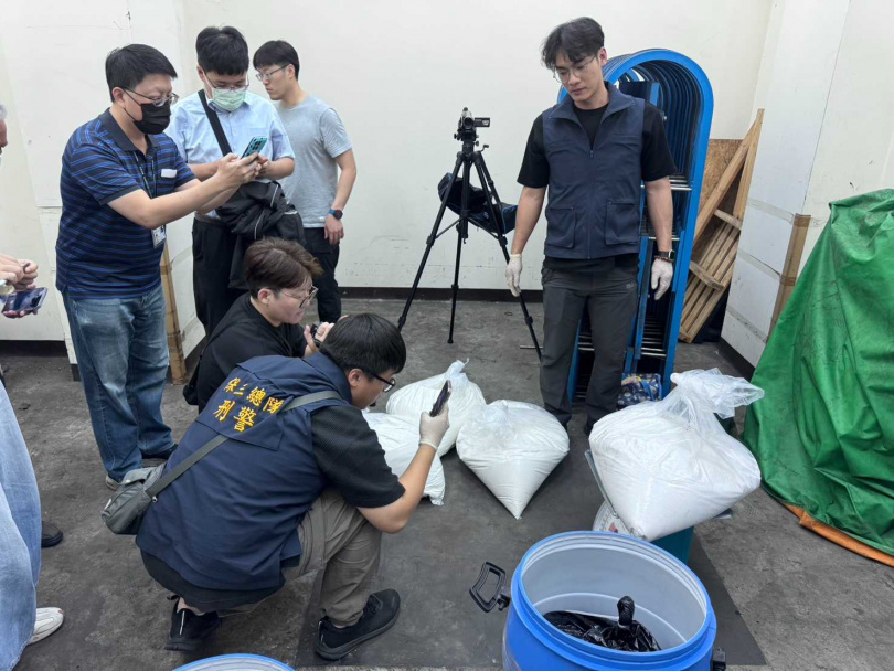 保三總隊日前查獲自印度空運而來的100Kg依托咪酯,市價上看約20億餘元。