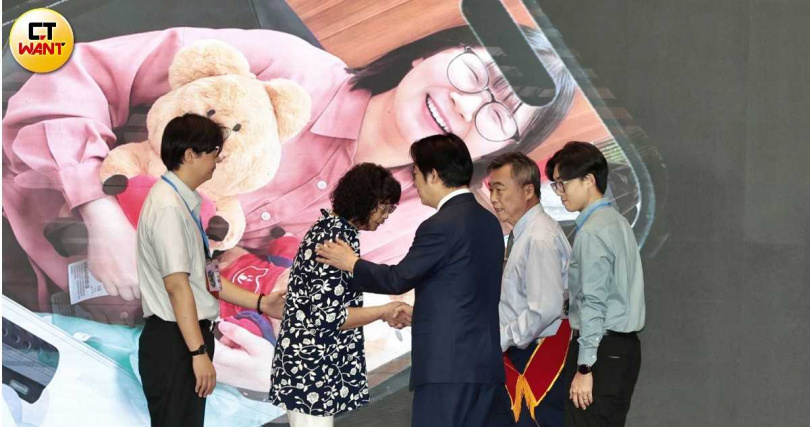 賴清德11日出席警察節慶祝活動,悼念已故員警陳芊雯。(圖/黃耀徵攝)