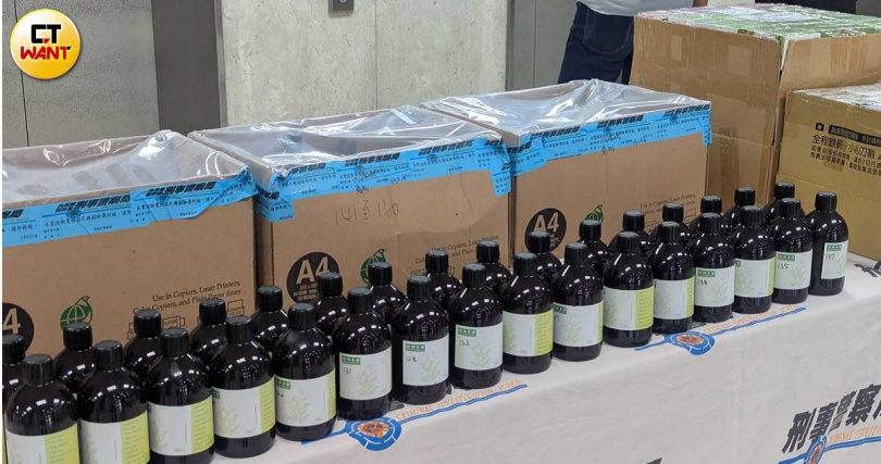 刑事局偵查第一大隊日前接獲情資，再發現張姓男子持有市價約1.4億元、總重93公斤的喵喵先驅原料 (圖／林冠吟攝)
