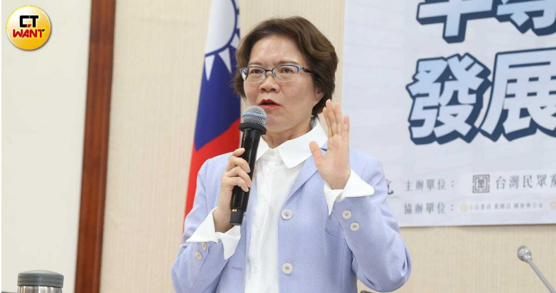 立委劉書彬認為要求罷免案領銜人獨扛文宣發放、連署查核的刑責，對比高高在上的立委是「小蝦米對大鯨魚」，不成比例顯然該檢討《選罷法》了。（圖／黃鵬杰攝）&nbsp;