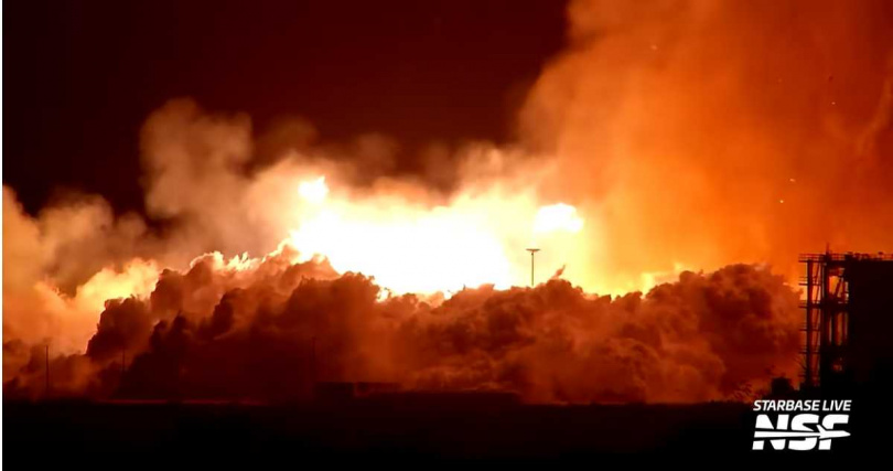 爆炸發生後，現場瞬間陷入一片火海。（圖／YT／NASASpaceflight）