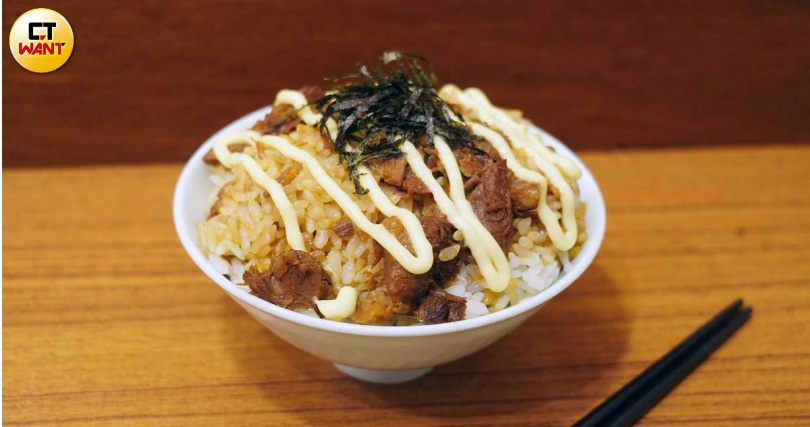 新品「叉燒肉燥香米飯」可以滿足吃一碗拉麵還不滿足的澱粉控。（68元，圖／魏妤靜攝）