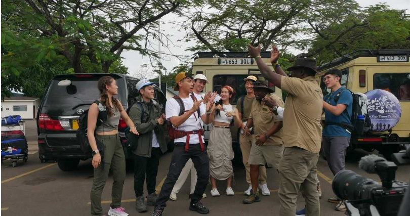 非洲外景途中更幸運拍攝到野生動物大遷徙景象,讓所有成員大開眼界。(圖/三立提供)