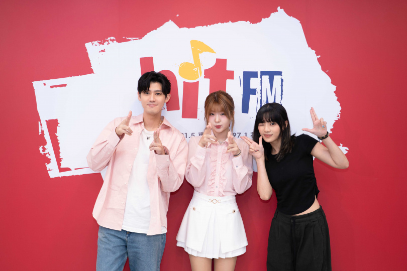 李玉璽與Seo EVE接受主持人木木訪問。（圖／Hit Fm聯播網提供）