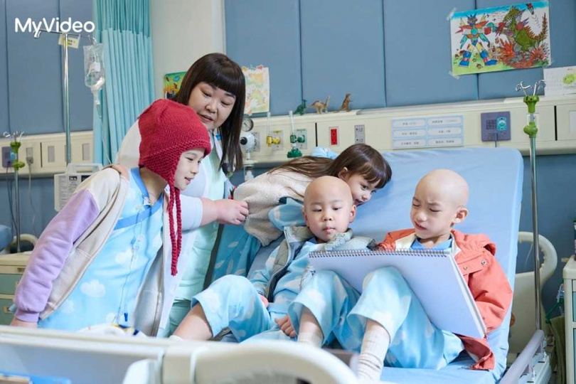《BIG》描述來自不同社會階層、不同面向的六組家庭，因同住八一六病房，為彼此加油打氣，交織出有笑有淚的故事。（圖／台灣大哥大MyVideo提供）