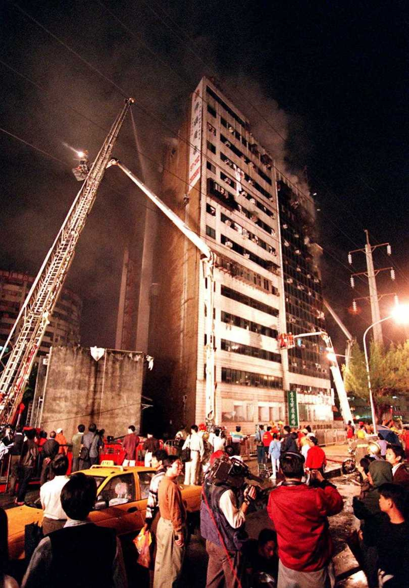 錦新大樓多年來爆數起命案和火警。(圖/報系資料照)