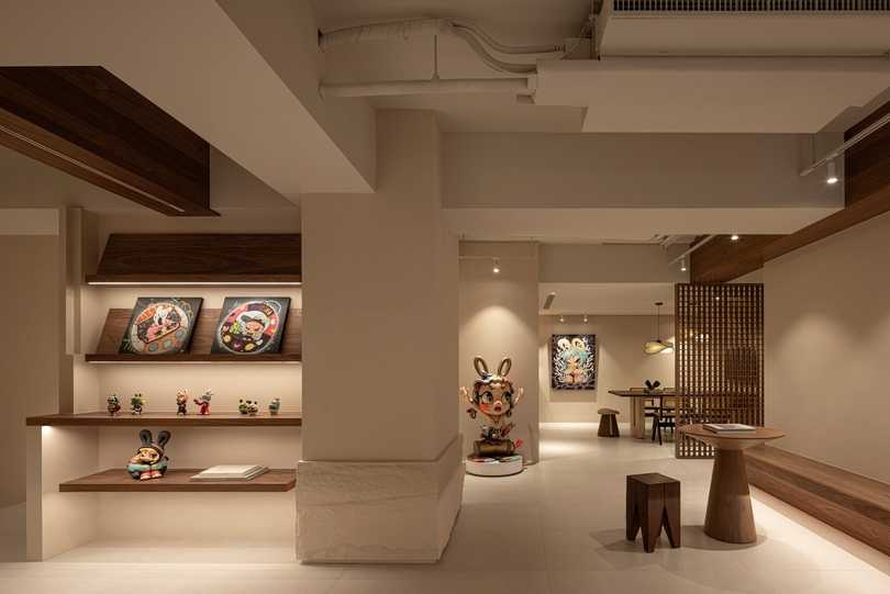 「桓境 LifeLab」開幕特展邀請台灣少數女性塗鴉藝術家「夢裡那兔」展出系列作品。(圖/業者提供)
