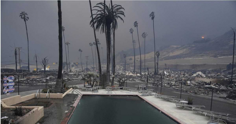 洛杉磯野火肆虐近月終於100％受控制。（圖／達志／美聯社）