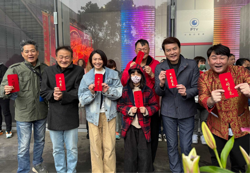 製作人蕭大陸率《好運來》演員開工。（圖／民視）