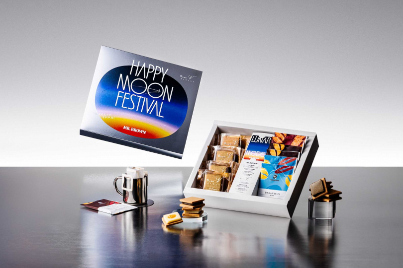 「伯朗中秋濾掛禮盒組」內含6入濾掛咖啡及4入夾心餅乾,即日起於全台12間伯朗咖啡館門市限量販售。(650元,圖/伯朗咖啡館提供)