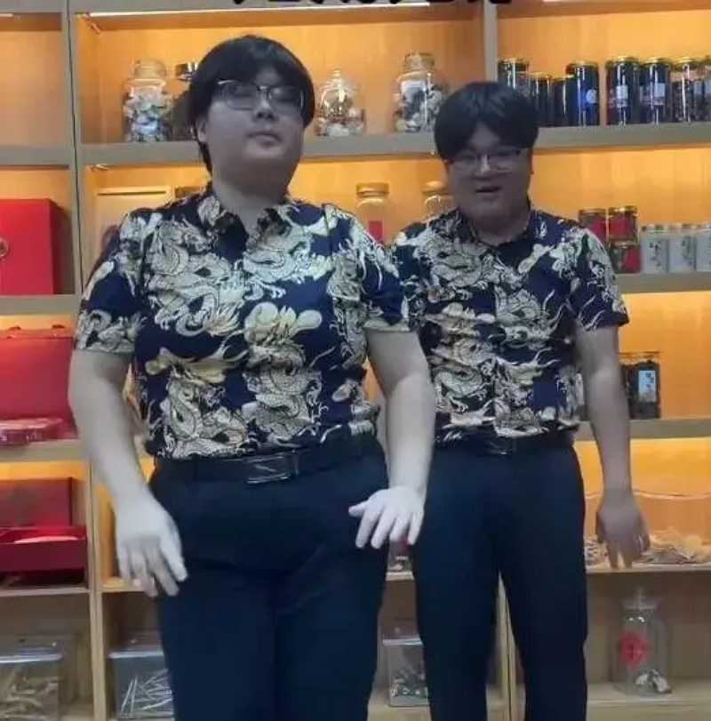 廣東東莞一對夫妻長相十分相似，而當事人透露，彼此剛相識的時候沒那麼像，隨著時間相處才越來越像。（圖／翻攝自微博／極目新聞）