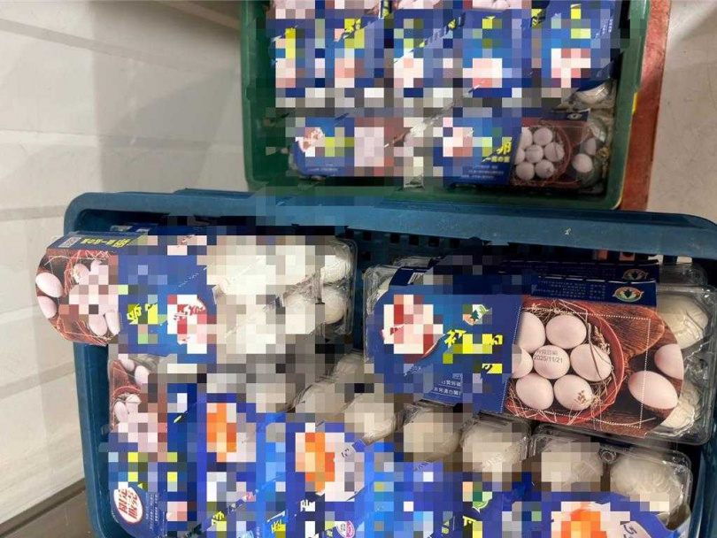 高市衛生局7日接獲彰化縣衛生局通報，彰化縣殼蛋產品共3品項疑似含農藥「芬普尼」超標，並流向高雄市進貨商全聯公司所屬鳳山分公司。（圖／高市衛生局提供）