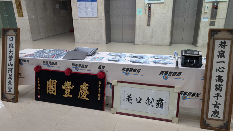 刑事局破獲北聯幫與竹聯幫聯手設置水房行詐，逮獲竹聯幫29歲謝姓幹部等在內共22人。（圖／翻攝畫面）