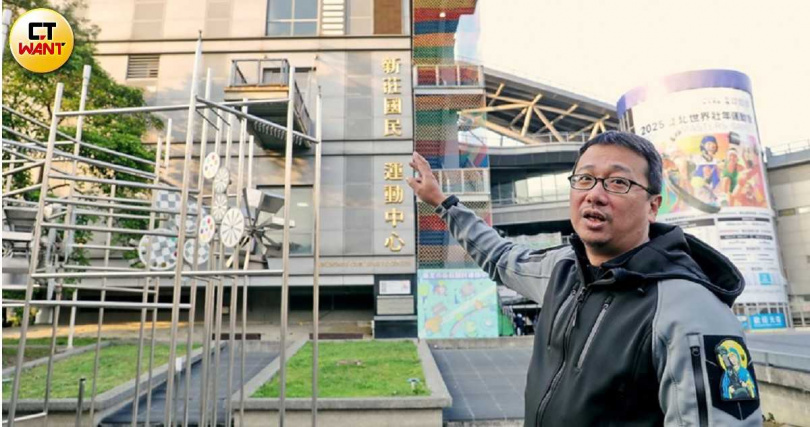 新北市議員林秉宥（圖）認為新北市人行道路樹品種需要通盤檢視。（圖／周志龍攝）