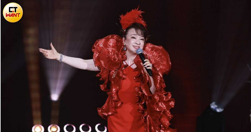 翁倩玉舉辦《陽光般的60週年演唱會-時間之歌》。(圖/蘇聖倫攝)