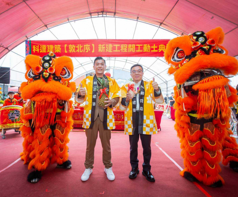 科達建築董事長賴建程(左)與此案大股東廣豐集團會長賀鳴珩(右)。(圖/科達建築提供)