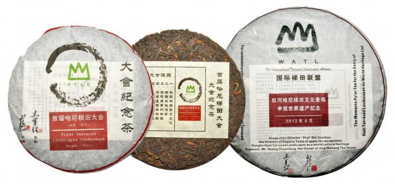 國際梯田聯盟製作的「申報世界遺產紀念餅」普洱茶。(圖/吳德亮攝)