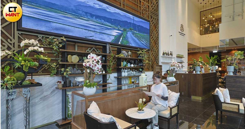 一樓咖啡沙龍已展開試營運、不定休，預計農曆年後正式開幕，屆時將提供完整飲品、甜點與花藝作品。（圖／楊澍攝）