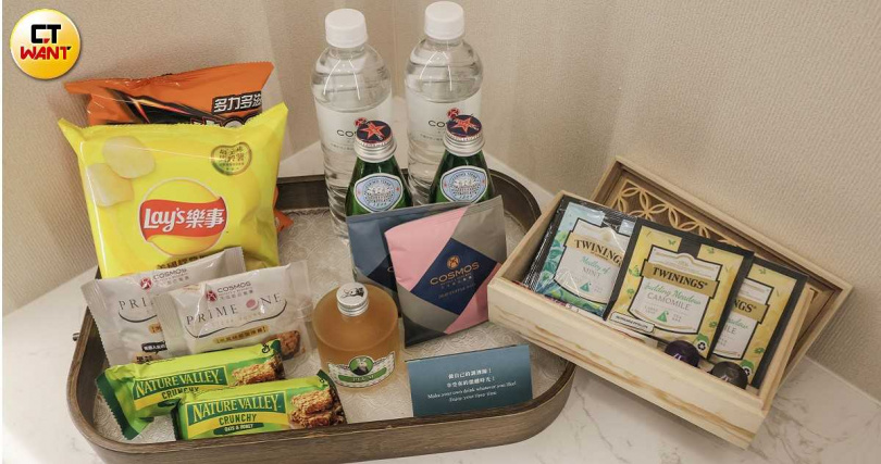 目前房內Mini Bar（包含冰箱飲品）皆為免費提供，讓許多住客直呼超佛心。（圖／楊澍攝）