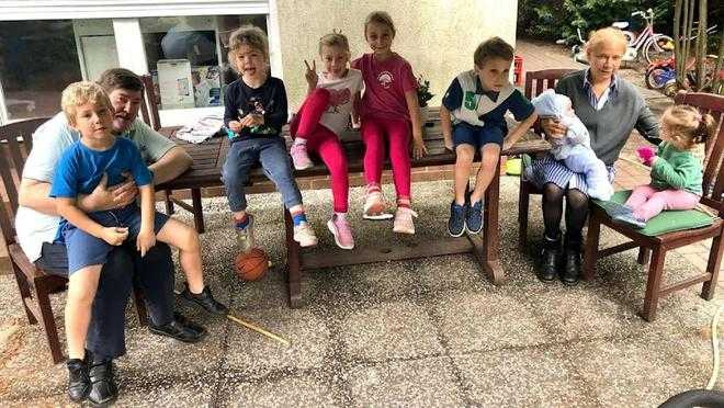 亞歷桑德拉的孩子們。（圖／翻攝自微博）