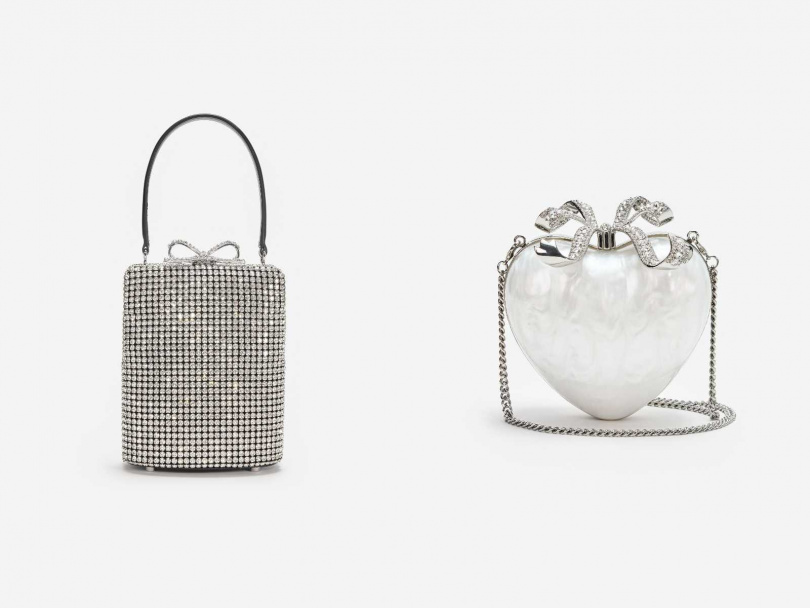 （左）self-portrait Silver Crystal Fishnet Bag／22,800元，（右）self-portrait Pearl Top Handle Heart Clutch／22,800)元（圖／品牌提供）