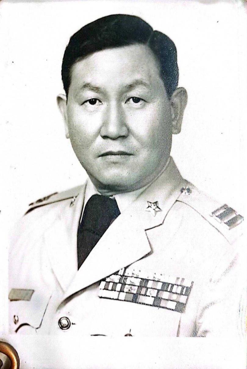 張世的父親張羽軍民國39年隨政府來台的軍官,曾任「空軍訓練中心」主任,後以少將退役。(圖/圓方影業提供)