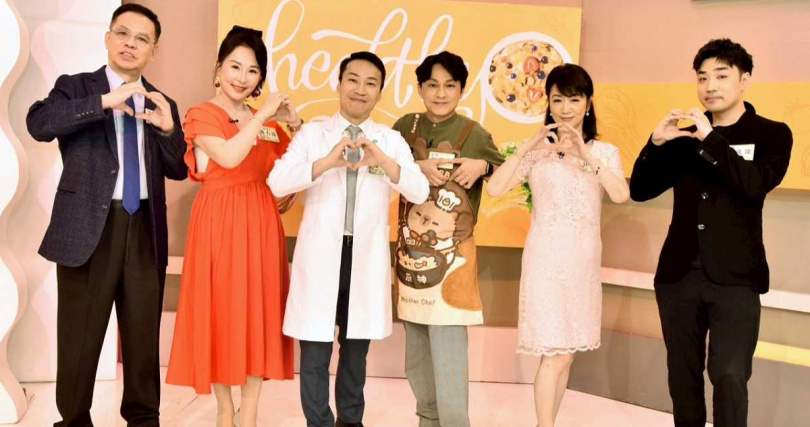 左起:滙豐生技/林紫貴總經理、主持人/陳力瑜、醫師/陳湧仁、藝人/狄志為、品牌公關/諸蕙媛、執行長/蔡孟儒(圖/華視健康好料理提供)。