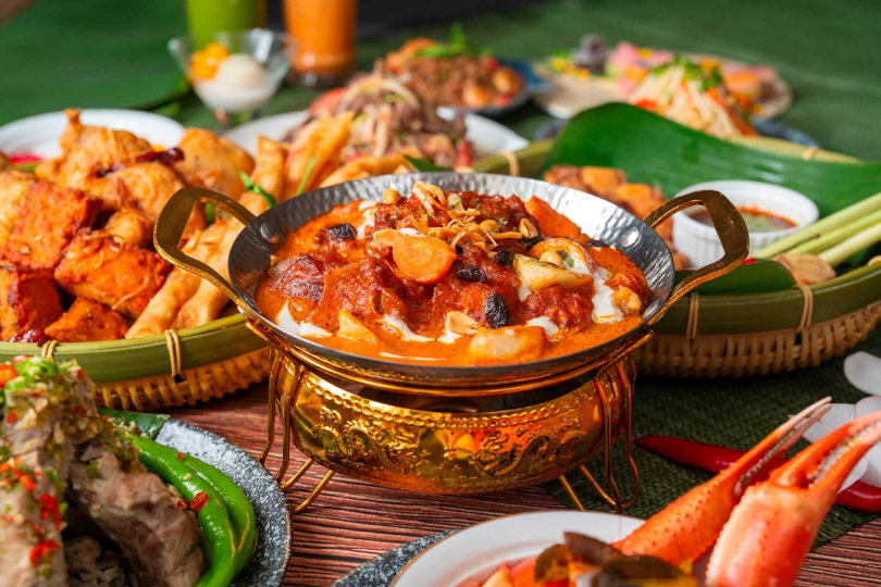 「A-Ròi 泰式盛典」菜色豐富，其中「瑪莎曼咖哩雞肉」醬汁溫潤甘甜，添加花生、葡萄乾與馬鈴薯入菜，重現正宗泰式吃法。（圖／福容大飯店A8店提供）
