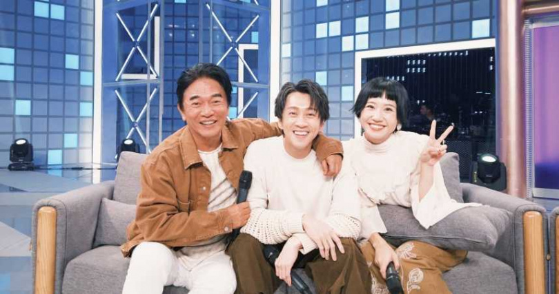 吳宗憲（左）聽聞陳漢典與Lulu喜訊，久久不能自己。（圖／翻攝臉書／綜藝大熱門）
