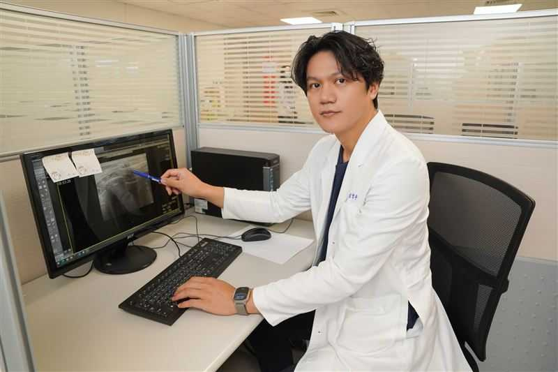 中國醫藥大學新竹附設醫院乳房外科主任古君平。（圖／中國醫藥大學新竹附設醫院提供）