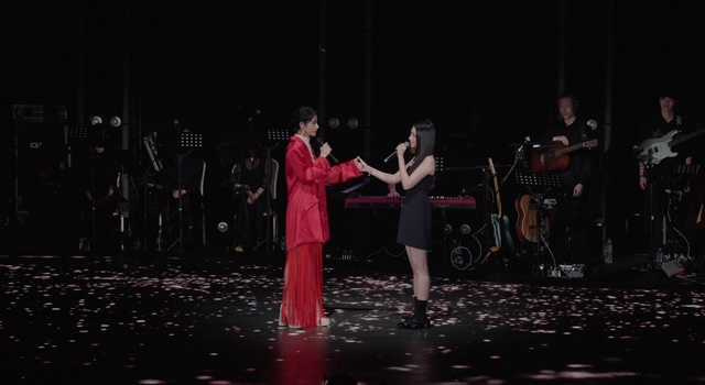 李千娜和女兒顧穎同台，兩人合唱〈打勾勾。（圖／寬宏藝術x環球音樂提供）