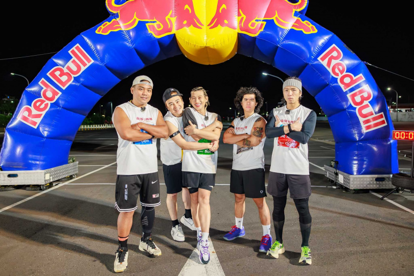 大飛、綠茶、撒基努、嘻小瓜與比杰同場較勁,堪稱是節目開播以來的「最強綜藝諧星組。(圖/好看娛樂提供)