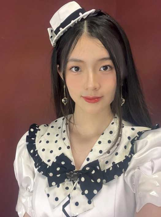 由於沒有暫停活動又兼任的前例，因此翁曼綾的行為受到粉絲質疑。（圖／翻攝自翁曼綾IG）