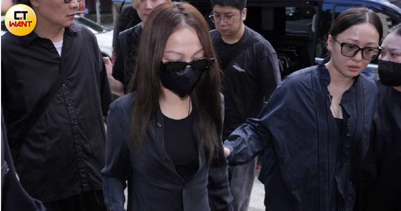 張韶涵特地現身送別化妝師陳聆薇。(圖/侯世駿攝)