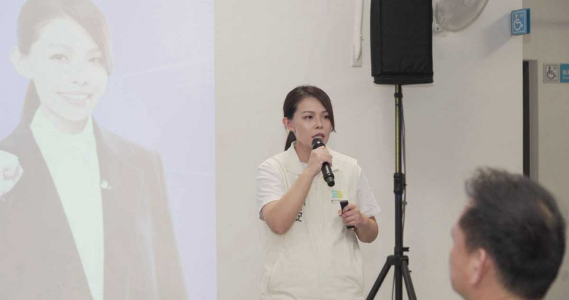 市長高虹安親自向里民進行市政說明。(圖片提供/新竹市政府)