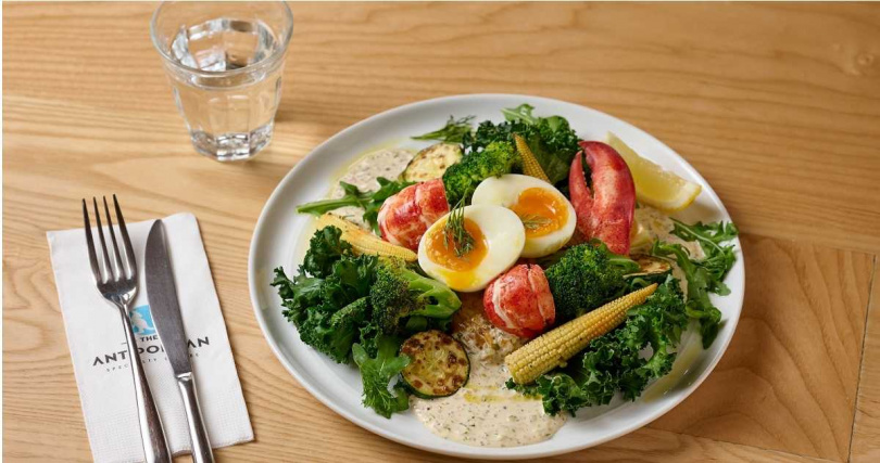 去年9月首度推出後好評不斷的「溫野生龍蝦沙拉香煎薯絲餅」，是帶有Brendan童年情懷的料理。（780元，每日限量，圖／The Antipodean提供）