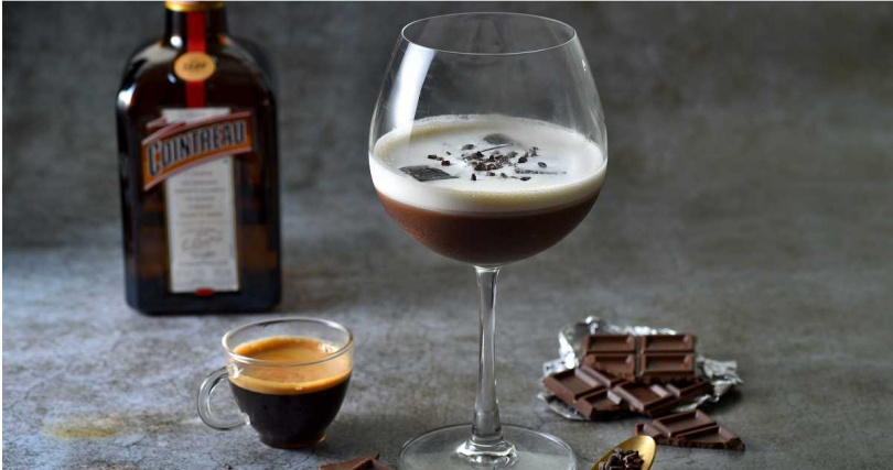 微風會員於成真咖啡消費滿千贈送創意咖啡「可可變奏曲」。（圖／微風集團提供）