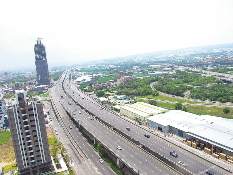 台74快速道路俗稱台中環線，2011年全線通車後帶來川流不息的人潮，也讓周遭農地重劃成為各方覬覦的目標。（圖／報系資料庫）