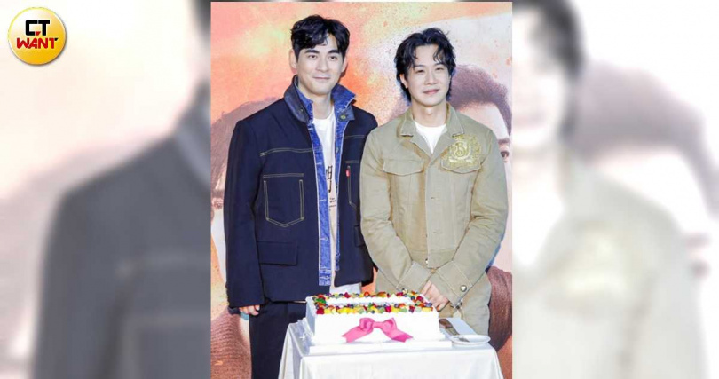 仔仔、仕凌驚喜提前慶生。(圖/趙文彬攝)